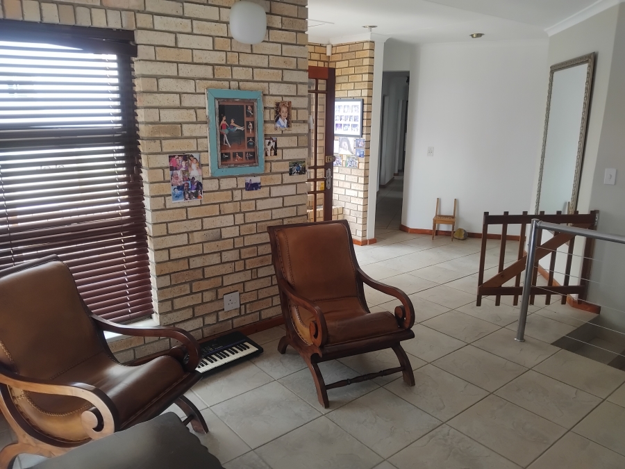 6 Bedroom Property for Sale in Wavecrest Eastern Cape